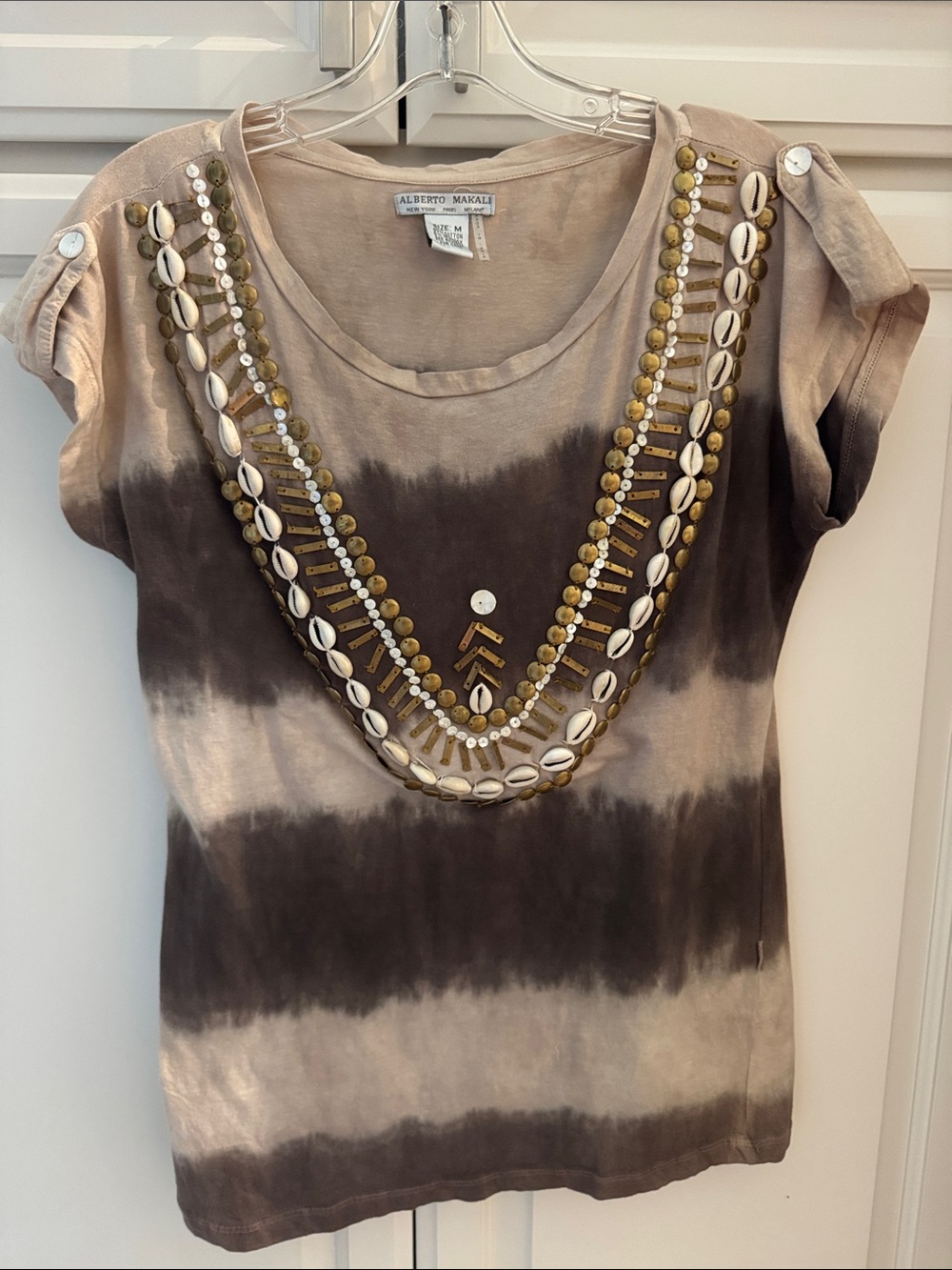 Luxury tee with shell accents M